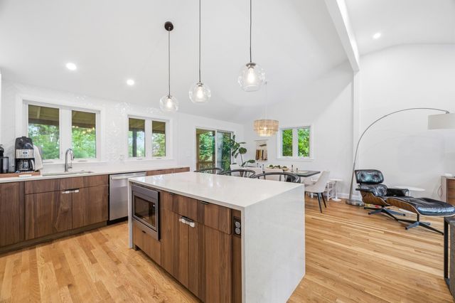 40 Sunset Hill Rd, Boston, MA 02132