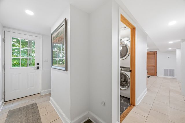 40 Sunset Hill Rd, Boston, MA 02132