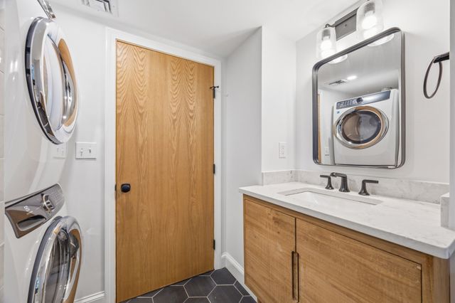 40 Sunset Hill Rd, Boston, MA 02132