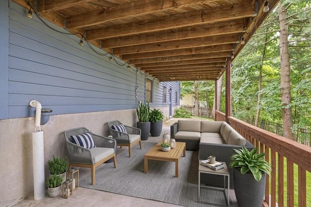 40 Sunset Hill Rd, Boston, MA 02132