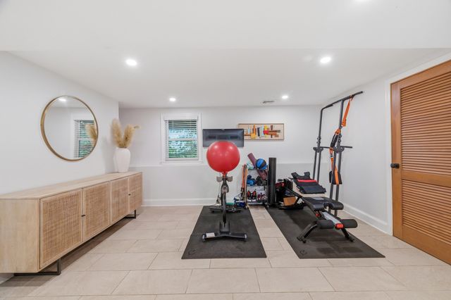 40 Sunset Hill Rd, Boston, MA 02132