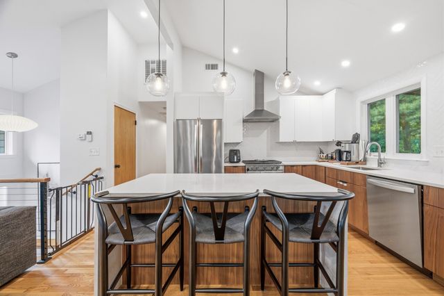 40 Sunset Hill Rd, Boston, MA 02132