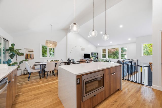 40 Sunset Hill Rd, Boston, MA 02132