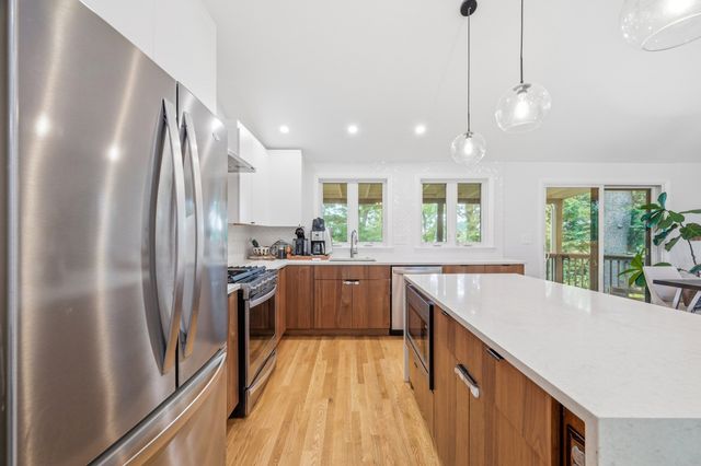 40 Sunset Hill Rd, Boston, MA 02132