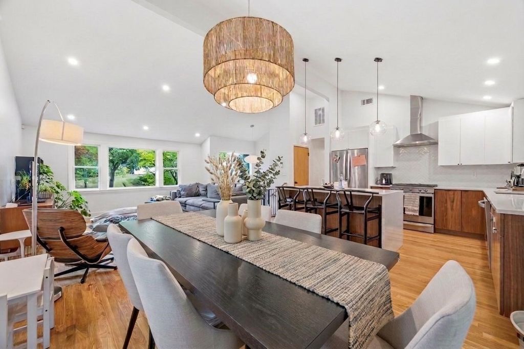 40 Sunset Hill Rd, Boston, MA 02132
