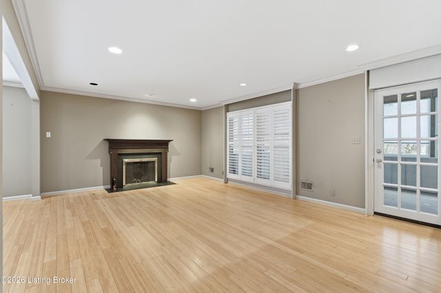 5206 Moccasin Trail, Louisville, KY 40207