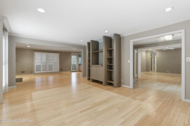 5206 Moccasin Trail, Louisville, KY 40207