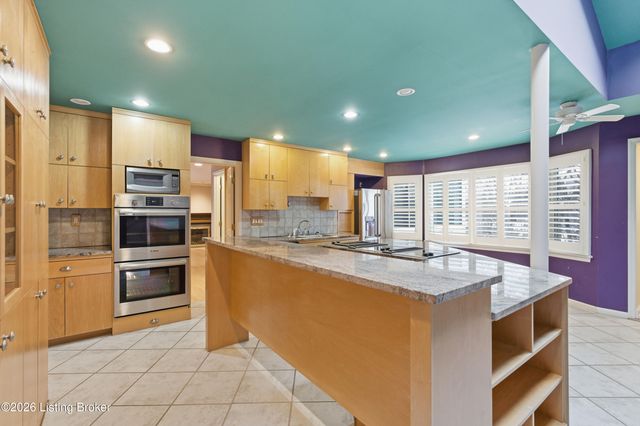 5206 Moccasin Trail, Louisville, KY 40207