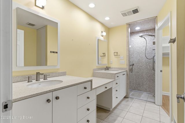 5206 Moccasin Trail, Louisville, KY 40207