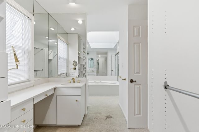 5206 Moccasin Trail, Louisville, KY 40207