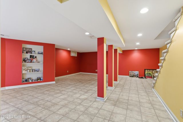 5206 Moccasin Trail, Louisville, KY 40207