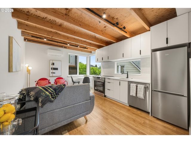 3530 N BORTHWICK Ave, Portland, OR 97227