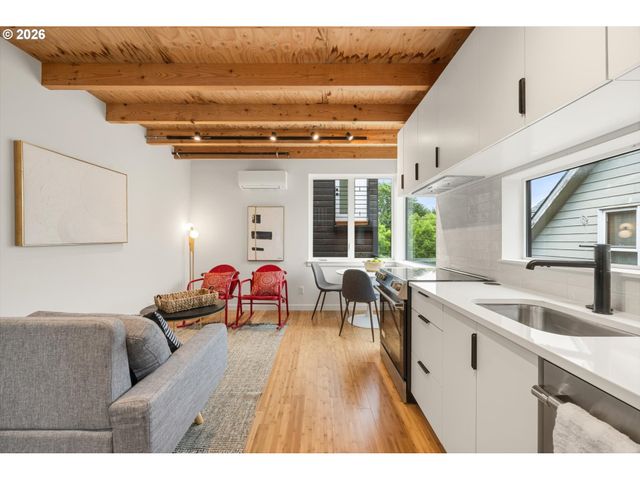 3530 N BORTHWICK Ave, Portland, OR 97227