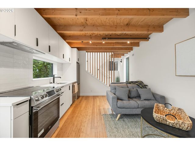3530 N BORTHWICK Ave, Portland, OR 97227