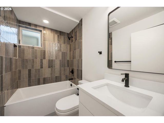 3530 N BORTHWICK Ave, Portland, OR 97227