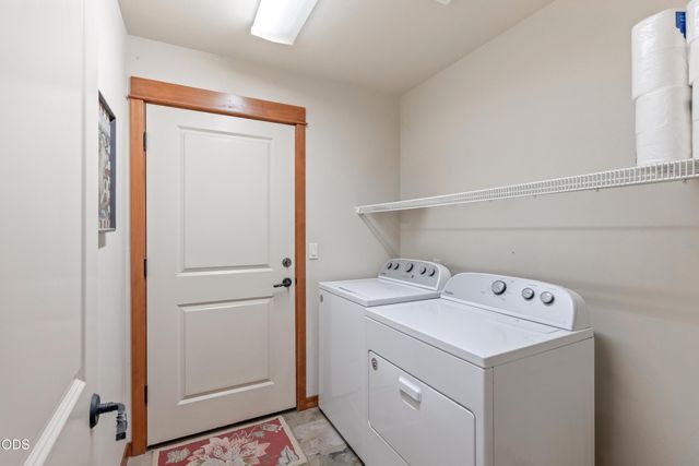 2354 NW Summerhill Drive, Bend, OR 97703