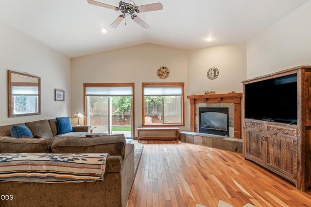 2354 NW Summerhill Drive, Bend, OR 97703