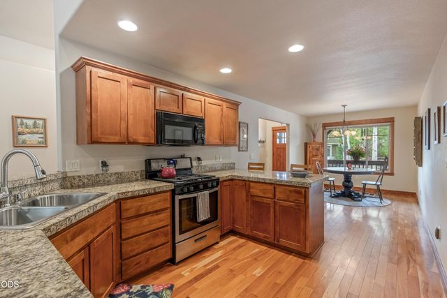 2354 NW Summerhill Drive, Bend, OR 97703