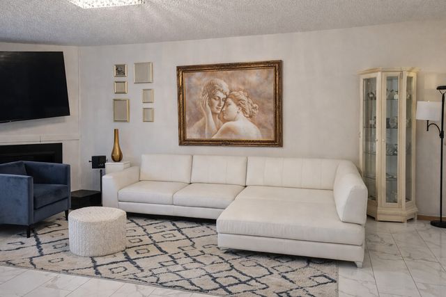 8254 Chestnut Drive 41D, Palos Hills, IL 60465