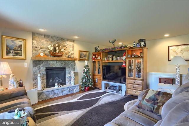 6039 STATION CIRCLE RD, Harrisburg, PA 17111