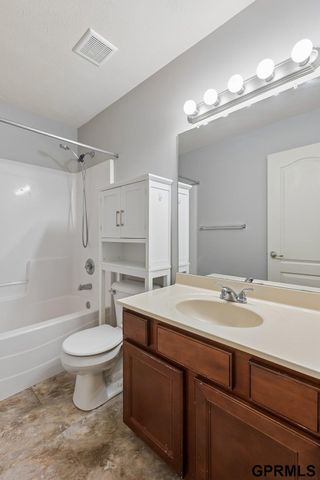 7409 Braun Street, La Vista, NE 68128