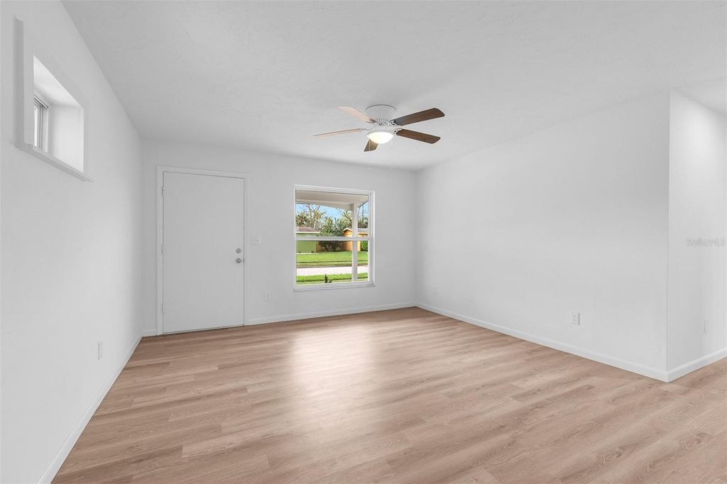 Image 8 of property listing at 3317 LIPSCOMB PLACE, Orlando, FL 32805