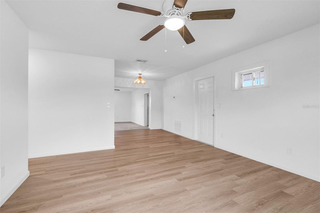 Image 10 of property listing at 3317 LIPSCOMB PLACE, Orlando, FL 32805