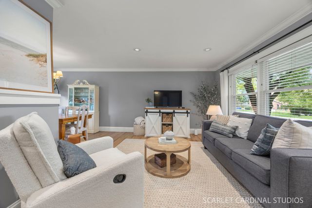 213 W Gartner Road, Naperville, IL 60540