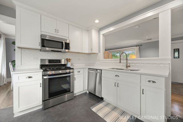 213 W Gartner Road, Naperville, IL 60540
