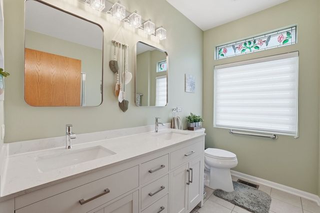 16122 Seneca Lake Circle, Crest Hill, IL 60403