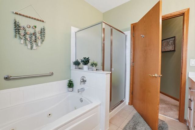 16122 Seneca Lake Circle, Crest Hill, IL 60403