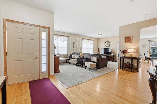 16122 Seneca Lake Circle, Crest Hill, IL 60403