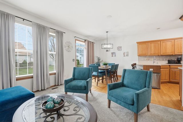 16122 Seneca Lake Circle, Crest Hill, IL 60403