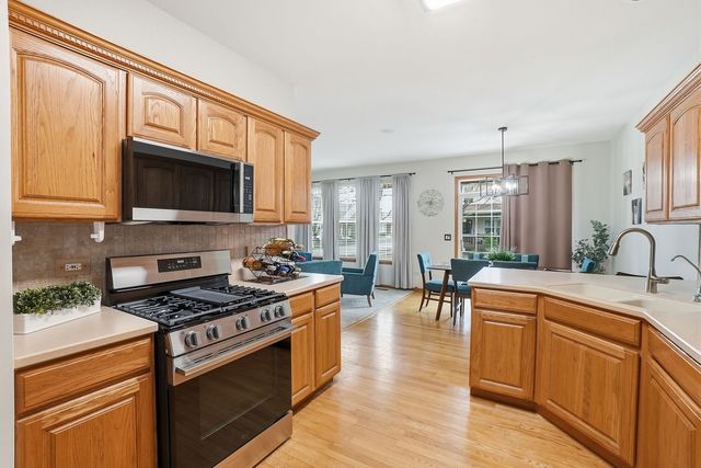 16122 Seneca Lake Circle, Crest Hill, IL 60403