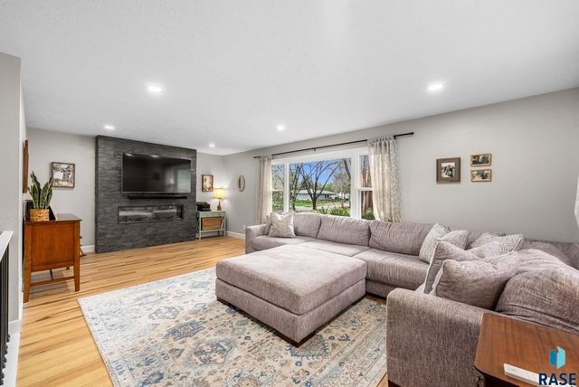 2505 W Oak St Street, Sioux Falls, SD 57105