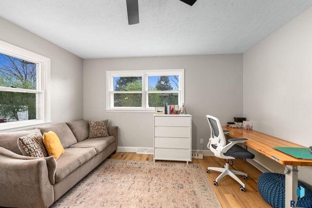 2505 W Oak St Street, Sioux Falls, SD 57105