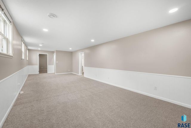 2505 W Oak St Street, Sioux Falls, SD 57105