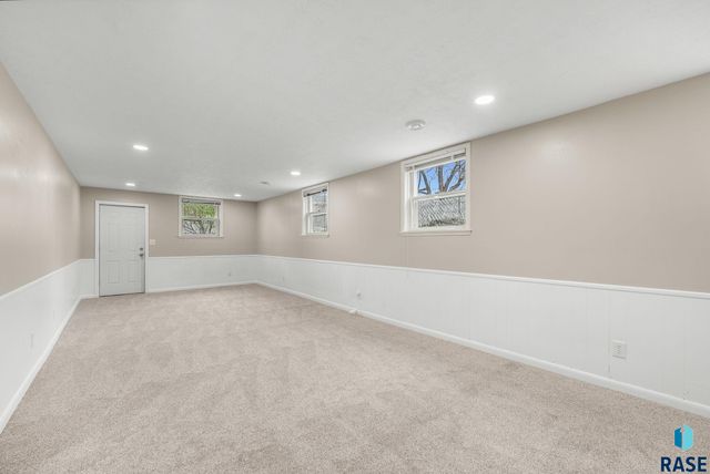 2505 W Oak St Street, Sioux Falls, SD 57105