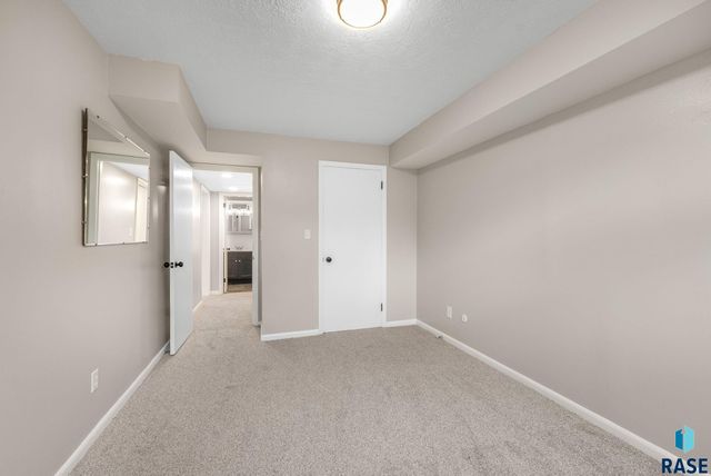 2505 W Oak St Street, Sioux Falls, SD 57105