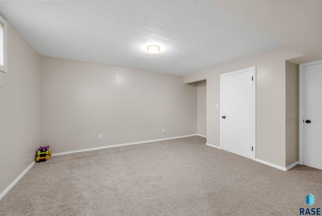2505 W Oak St Street, Sioux Falls, SD 57105