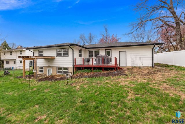 2505 W Oak St Street, Sioux Falls, SD 57105