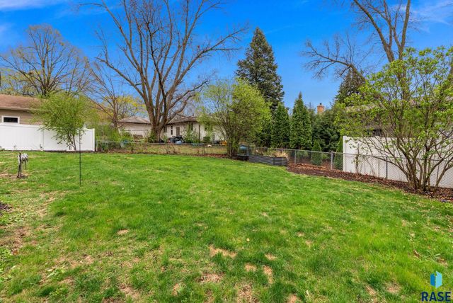 2505 W Oak St Street, Sioux Falls, SD 57105