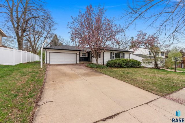 2505 W Oak St Street, Sioux Falls, SD 57105