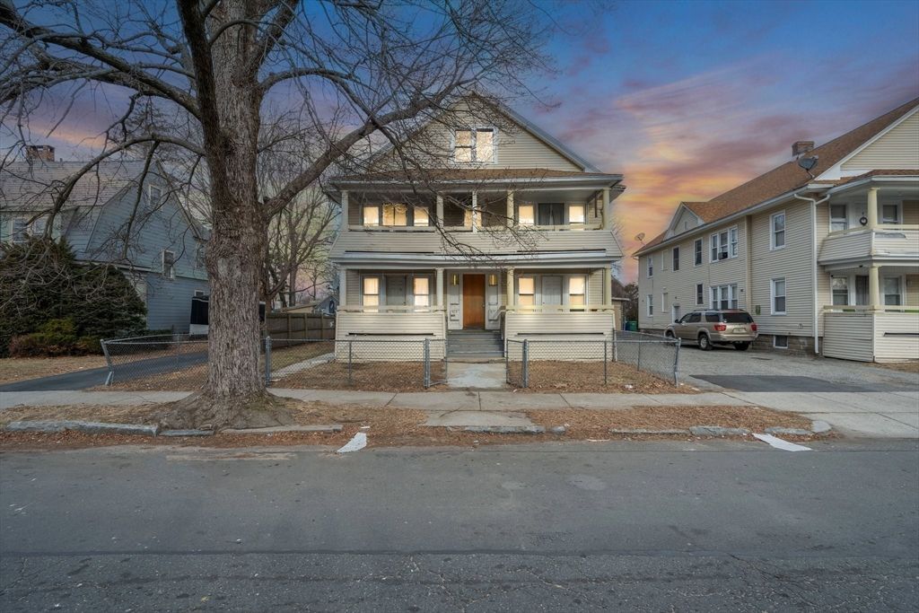 42 Kensington Ave, Springfield, MA 01108