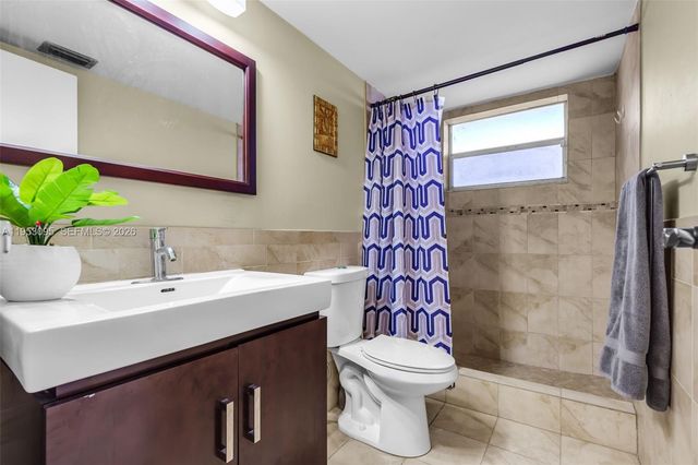 8411 Lagos De Campo Blvd 110U, Tamarac, FL 33321