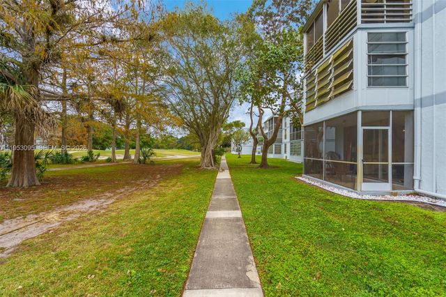 8411 Lagos De Campo Blvd 110U, Tamarac, FL 33321