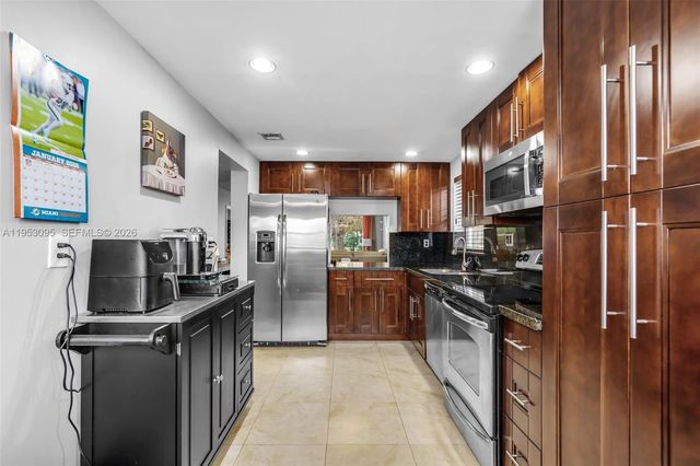 8411 Lagos De Campo Blvd 110U, Tamarac, FL 33321