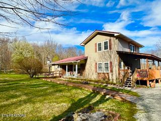 1383 Buckner Rd, Monterey, TN 38574