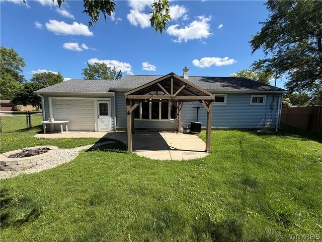 22 Castle Court, Amherst, NY 14226