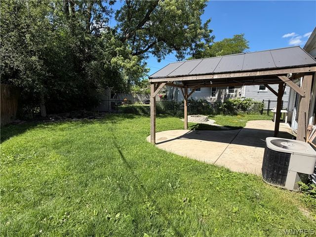 22 Castle Court, Amherst, NY 14226
